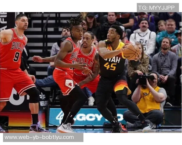 老队友重聚骑士公牛赛前米切尔阿伦与奥科罗亲切交谈回忆往昔